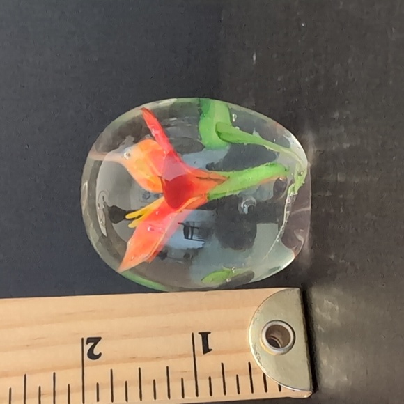 VGT,Hand blown Art Glass Paperweight Encased with a  Bird of Paradise Flower. - Picture 6 of 6